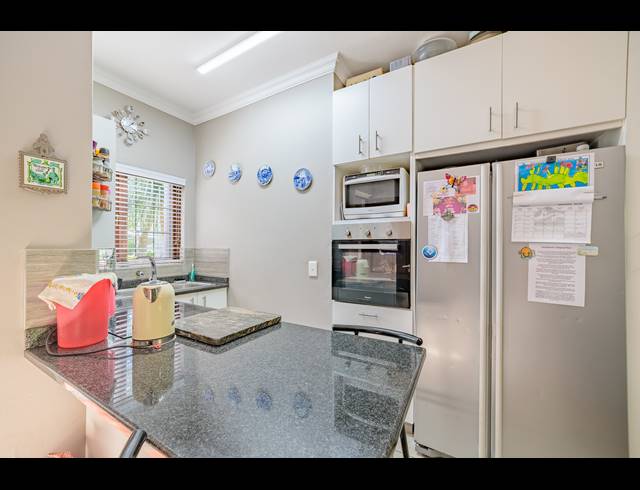 2 BEDROOM APARTMENT FOR SALE IN SHEFFIELD BEACH